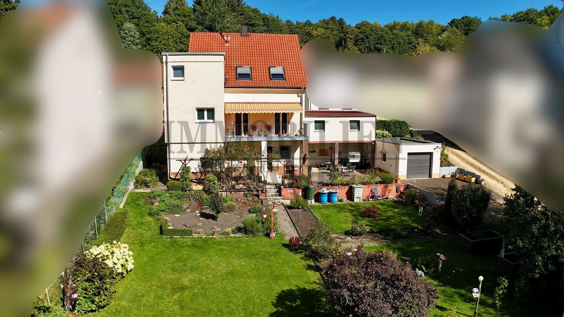 RENOVIERTES, FREISTEHENDES 1 FAM.-HAUS MIT GROSSEM GARTEN UND 3 GARAGEN IN DUDWEILER