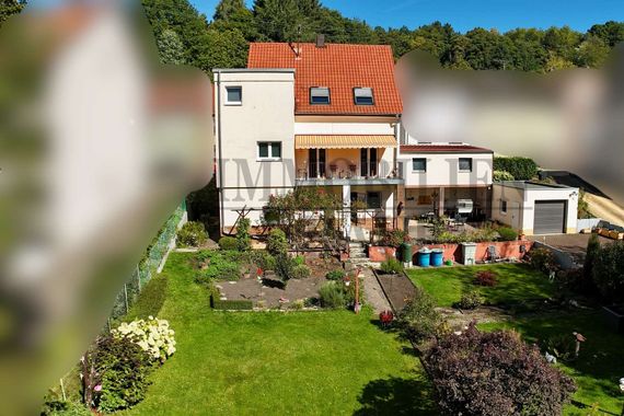 RENOVIERTES, FREISTEHENDES 1 FAM.-HAUS MIT GROSSEM GARTEN UND 3 GARAGEN IN DUDWEILER