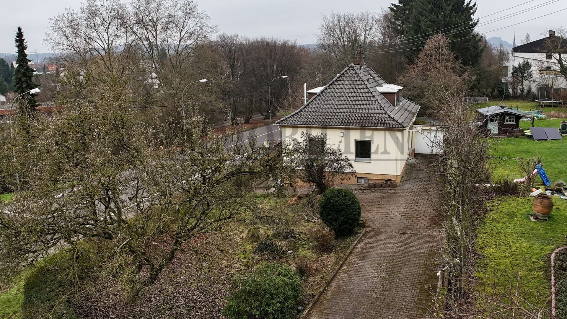 FREISTEHENDES 1 FAMILIENHAUS MIT GARTEN UND GARAGE - RENOVIERUNGSBEDARF - IN DUDWEILER-SÜD