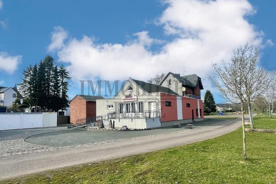 "EVENTBAHNHOF" MIT VIELEN NUTZUNGSMÖGLICHKEITEN UND 2 WOHNUNGEN IN REINSFELD