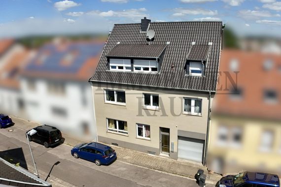 GEPFLEGTES, GROSSES DREIFAMILIENHAUS IN DUDWEILER-SÜD - NÄHE UNI